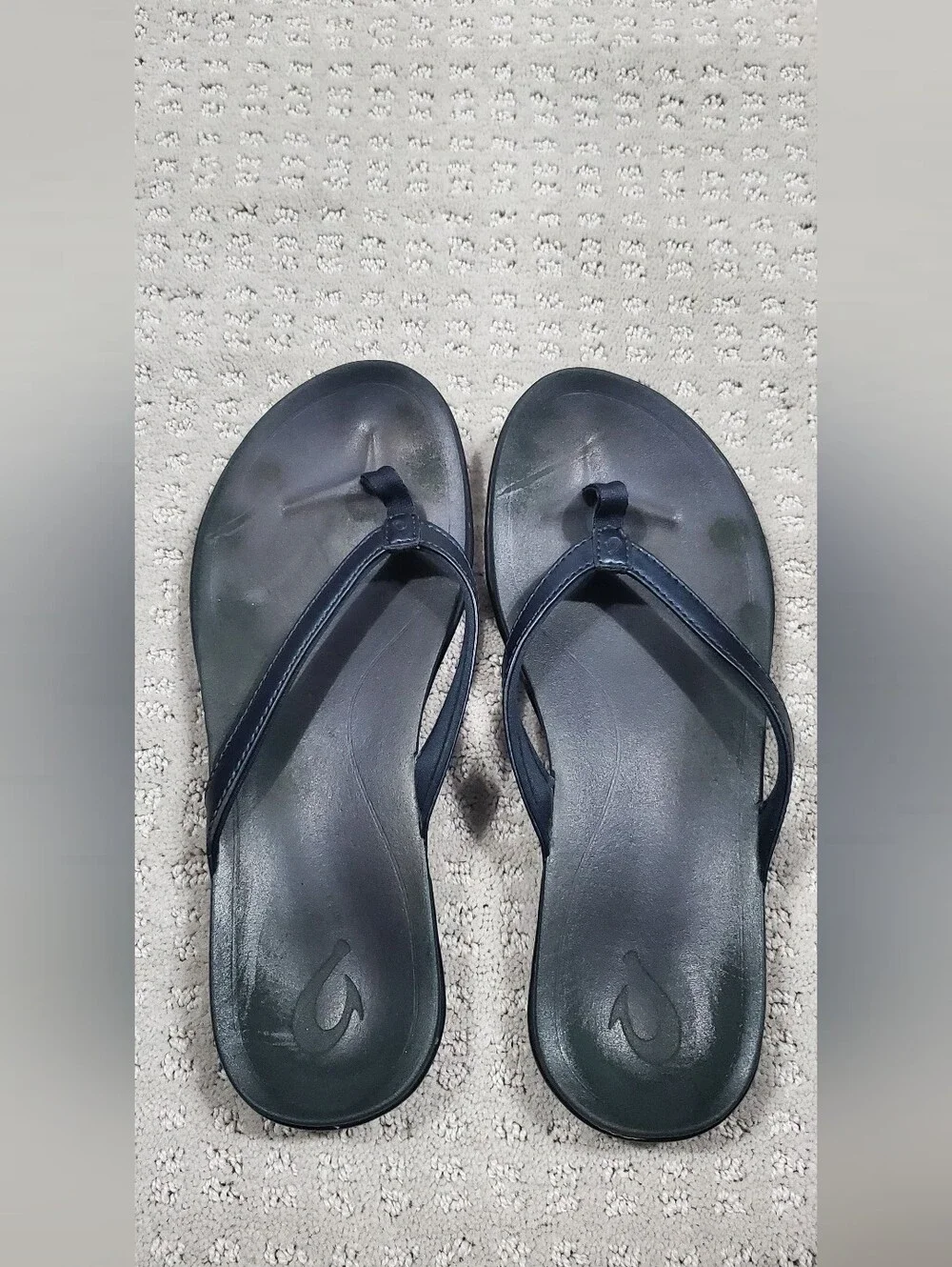 OluKai Ho'opio flip-flops  Navy Blue signature ocean-inspired logo Women Size 7